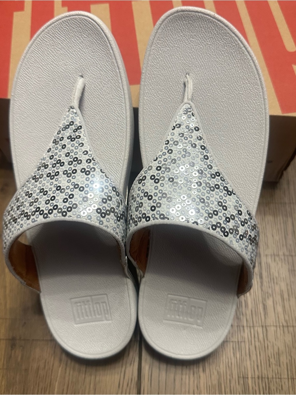 Fitflop Lulu Silver Sequin Thong Sandals for Women NIB Size 10